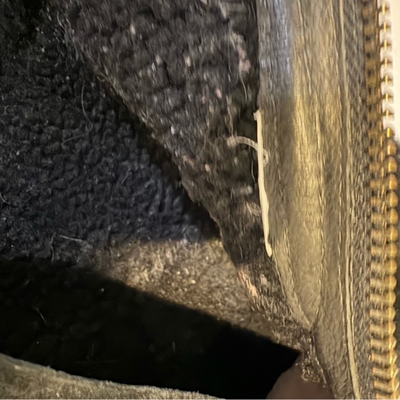 UGG. Black boots. Size 8. - Picture 9 of 11